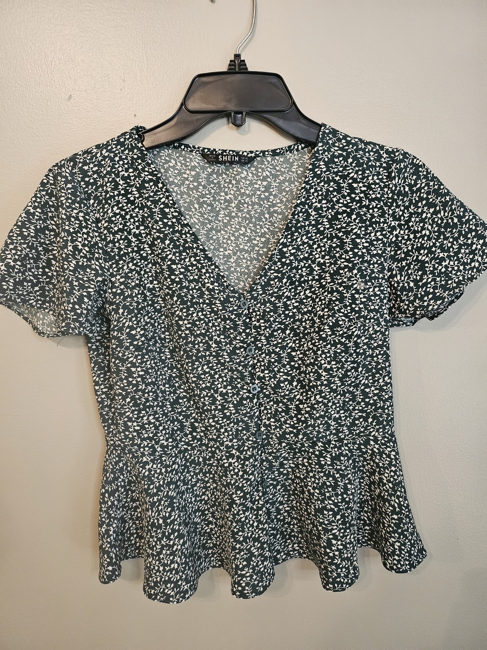 Ruffled SHEIN Dark Green Floral V-Neck Button Peplum Top